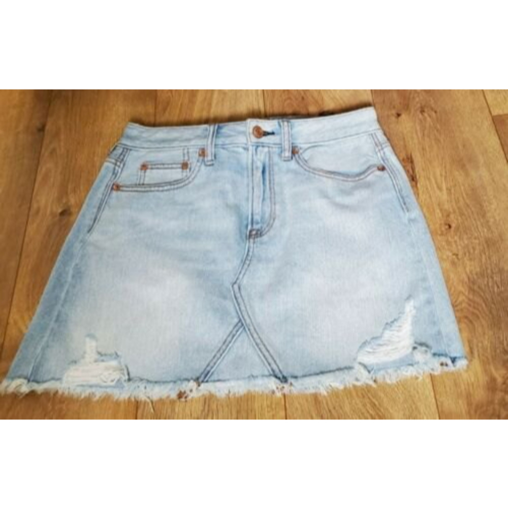 American Eagle Denim Mini Skirt Size 2 Women's Distressed Light wash Blue Jean